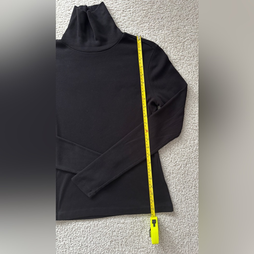 Dynamite Turtleneck - Picture 3 of 7